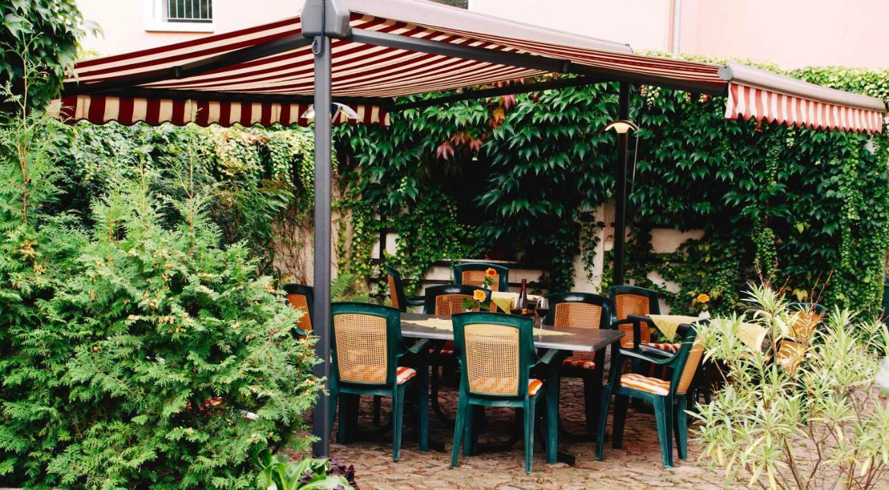 Traditionsgasthaus Goldener Loewe Riesa Restaurant & Pension Exterior photo